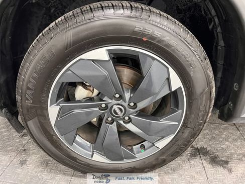 Used 2025 Nissan Rogue SV AWD/4WD image 18