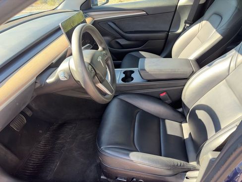 Used 2023 Tesla Model 3 Standard Range image 8