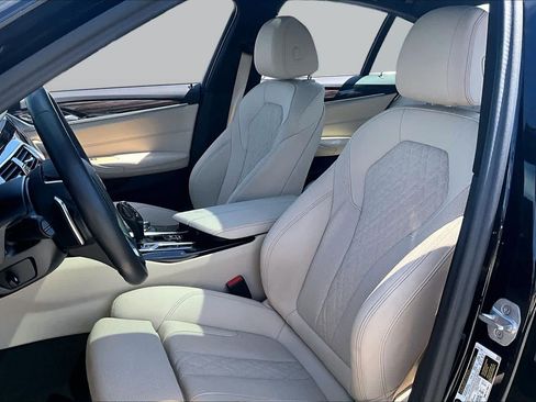 Used 2023 BMW 530i w/ Premium Package RWD image 7