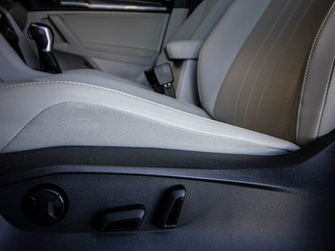 Used 2023 Volkswagen Tiguan SE R-Line image 22