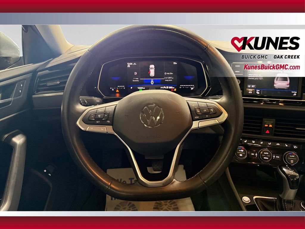 Used 2024 Volkswagen Jetta SE FWD image 15
