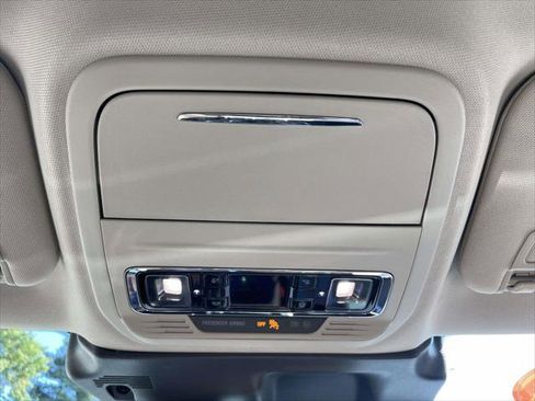 Used 2025 Lincoln Corsair AWD image 30