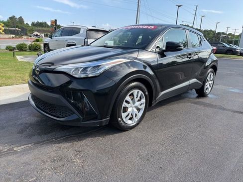 Used 2020 Toyota C-HR LE image 3