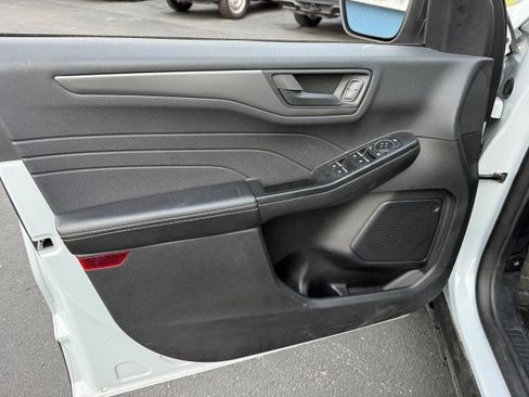 Used 2025 Ford Escape Active AWD/4WD image 10