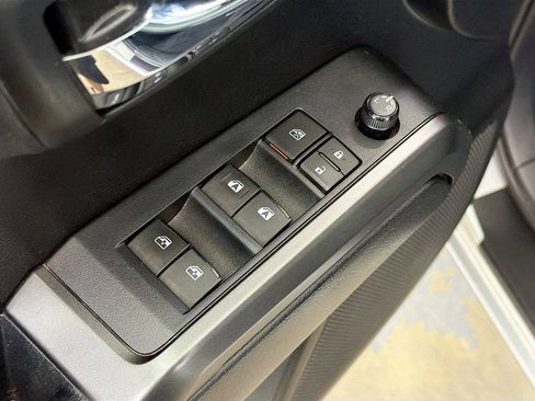 Used 2022 Toyota Tacoma TRD Off-Road AWD/4WD image 18