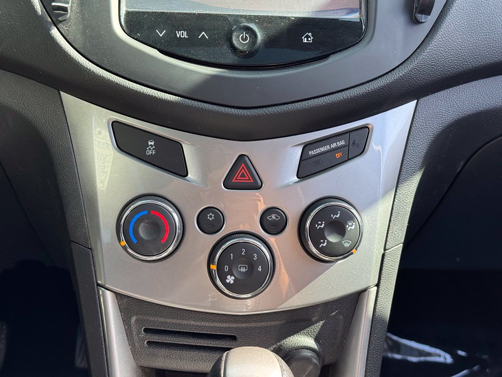 Used 2015 Chevrolet Trax LT w/ LT Sun and Sound Package FWD image 15