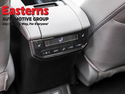 Used 2024 Toyota Highlander Platinum AWD/4WD image 27