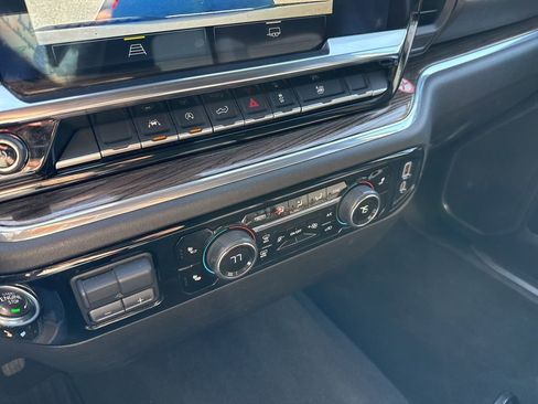 Used 2025 Chevrolet Silverado 1500 LT image 10
