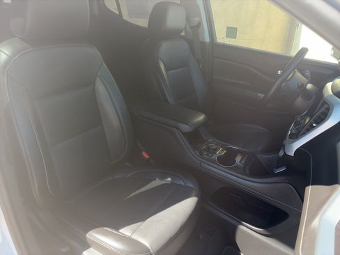 Used 2023 GMC Acadia SLT FWD image 23