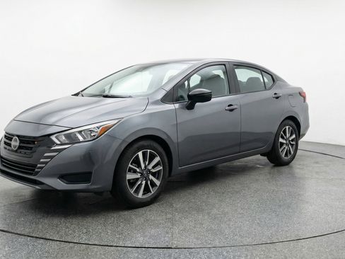 Used 2025 Nissan Versa SV image 3