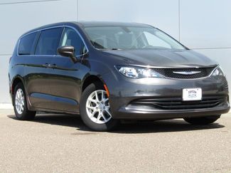 Used 2019 Chrysler Pacifica Touring image 1