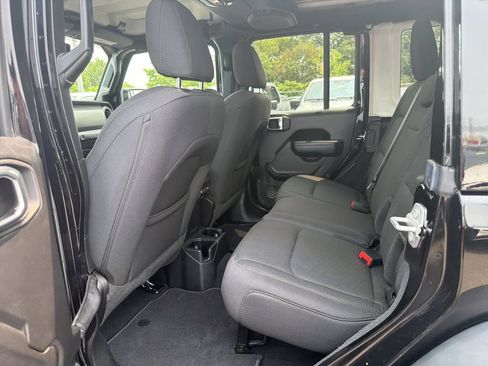 Used 2022 Jeep Wrangler Unlimited Sport AWD/4WD image 16