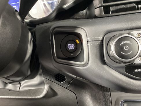 Used 2025 Jeep Wrangler Backcountry image 27