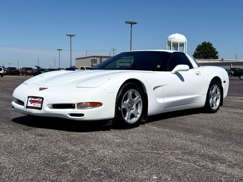 Used 1997 Chevrolet Corvette Coupe w/ Memory Pkg RWD image 8