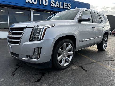 Used 2019 Cadillac Escalade Premium Luxury image 4