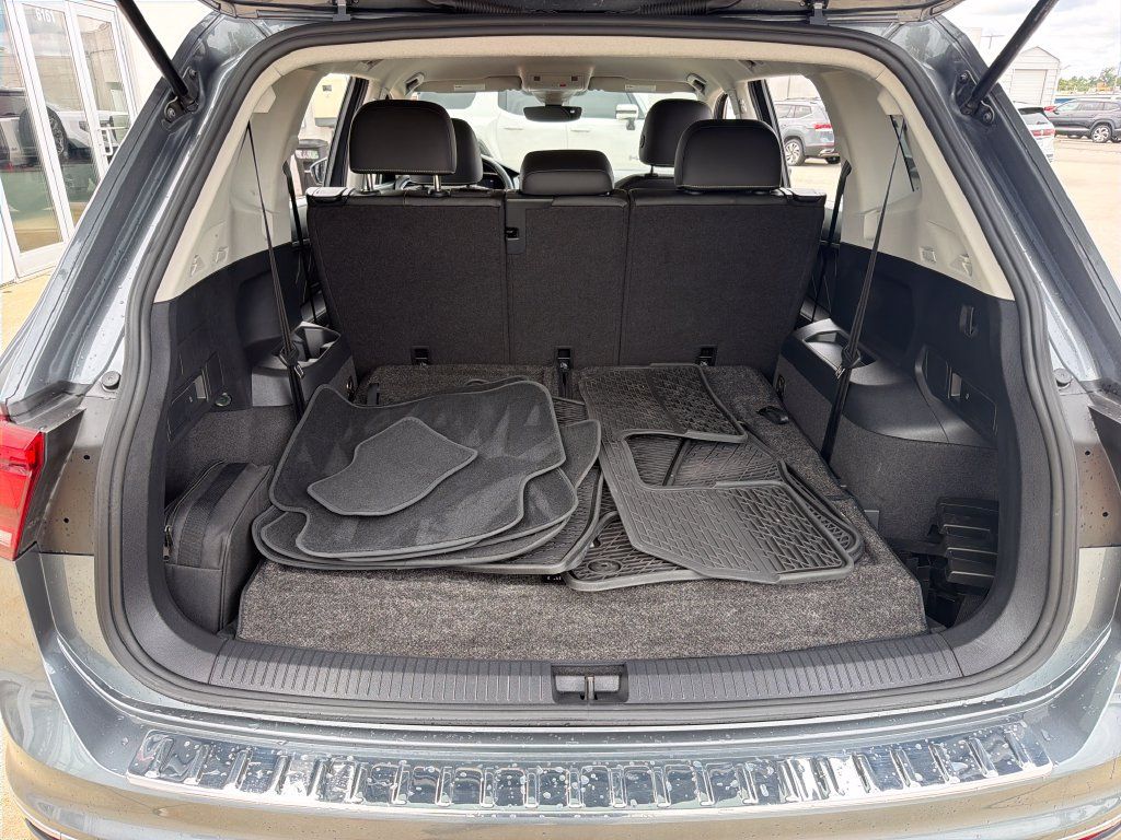 Certified 2023 Volkswagen Tiguan SE FWD image 27