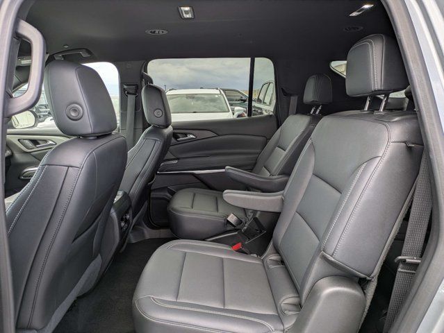 Used 2025 Chevrolet Traverse LT FWD image 14