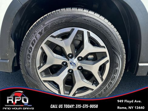 Used 2022 Subaru Forester Premium AWD/4WD image 11