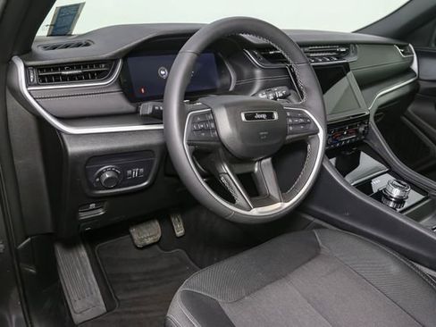 Used 2025 Jeep Grand Cherokee Laredo X w/ Luxury Tech Group I AWD/4WD image 22