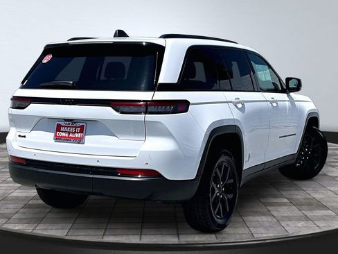 Certified 2024 Jeep Grand Cherokee Altitude AWD/4WD image 22