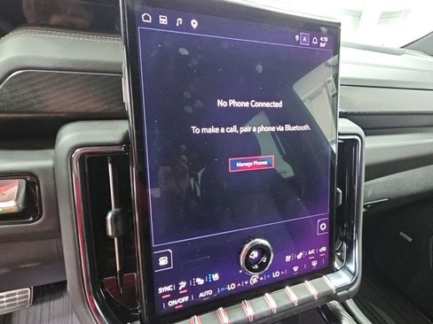 Used 2025 GMC Yukon XL AT4 w/ AT4 Premium Package AWD/4WD image 18