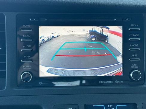 Used 2020 Toyota Sienna LE w/ Carpet Mat Package image 23