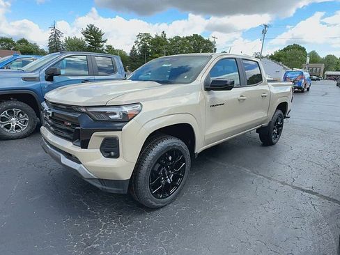 Certified 2024 Chevrolet Colorado Z71 w/ LPO, Dark Essentials Package image 5