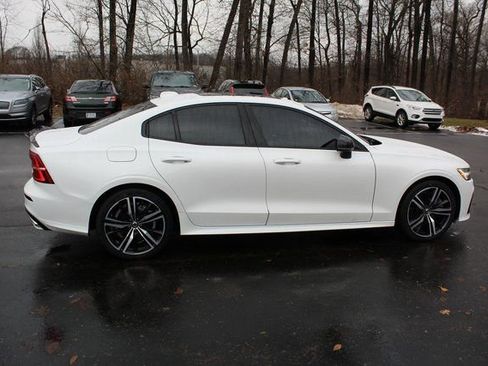 Certified 2022 Volvo S60 T8 R-Design image 2