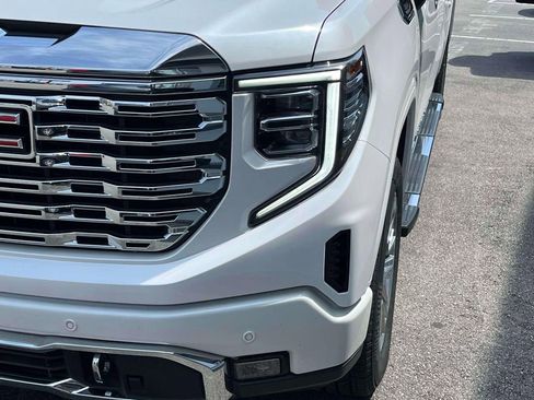 Used 2022 GMC Sierra 1500 Denali w/ Technology Package AWD/4WD image 9