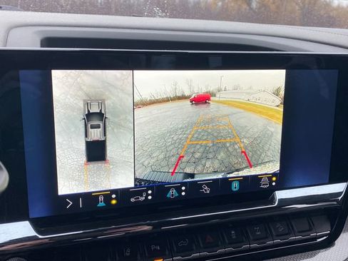 Used 2024 Chevrolet Silverado 2500 ZR2 w/ Technology Package image 28