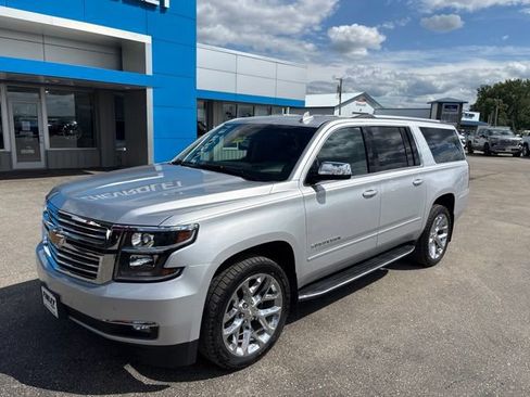 Used 2020 Chevrolet Suburban Premier AWD/4WD image 2