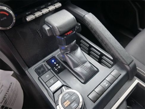 Used 2024 Toyota Tacoma TRD Off-Road image 31
