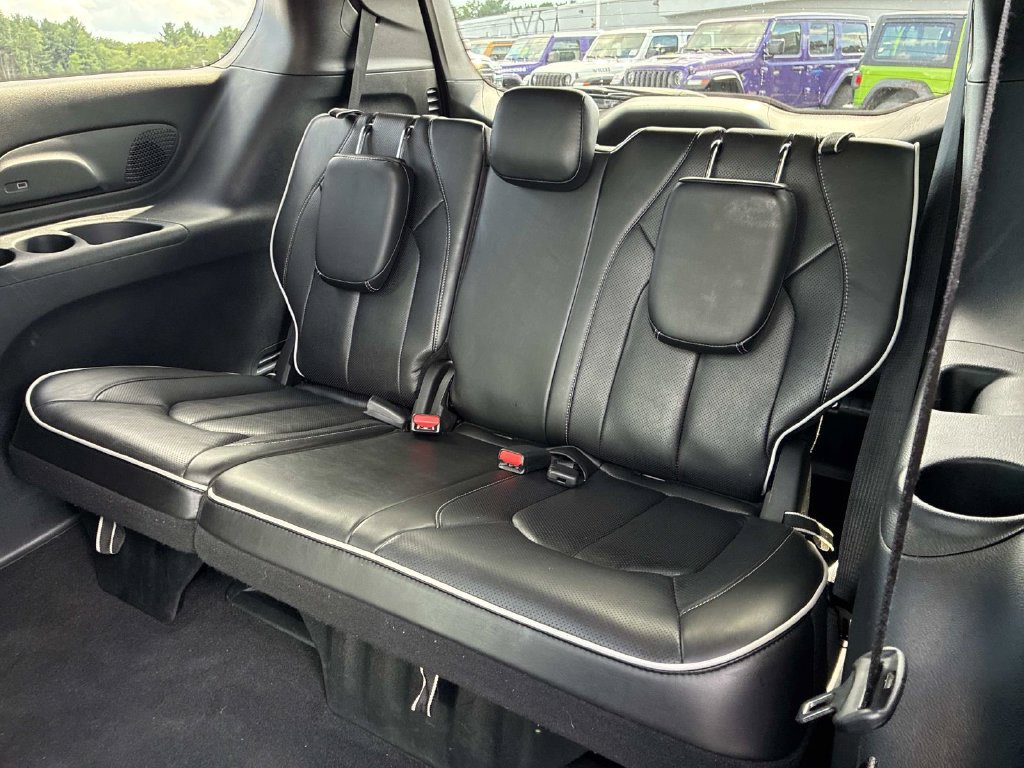 Used 2026 Chrysler Pacifica Limited FWD image 17