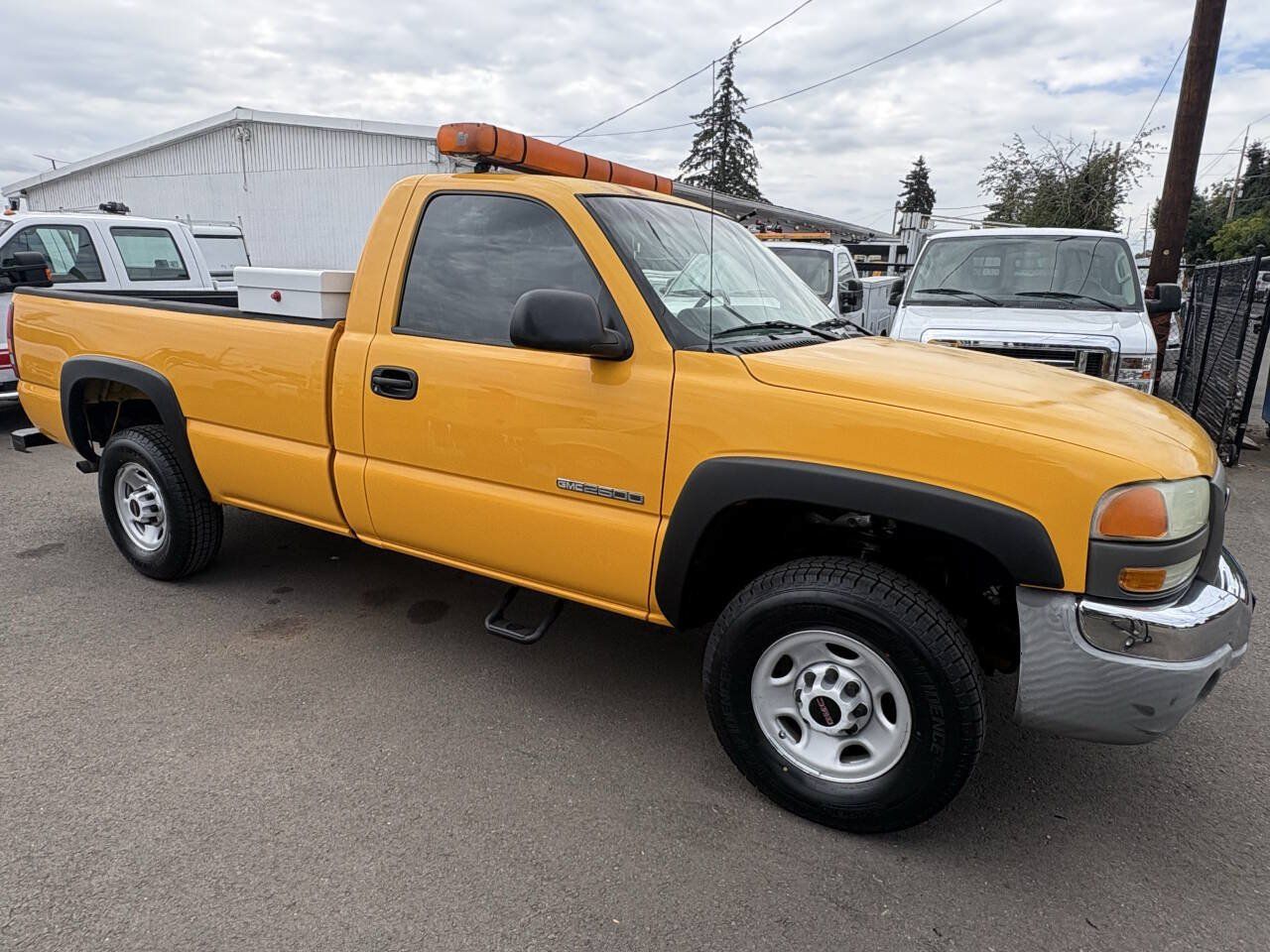 Used 2003 GMC Sierra 2500 W/T RWD image 2