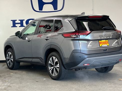 Used 2022 Nissan Rogue SV image 5