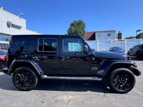 Used 2025 Jeep Wrangler Unlimited Sahara AWD/4WD image 8