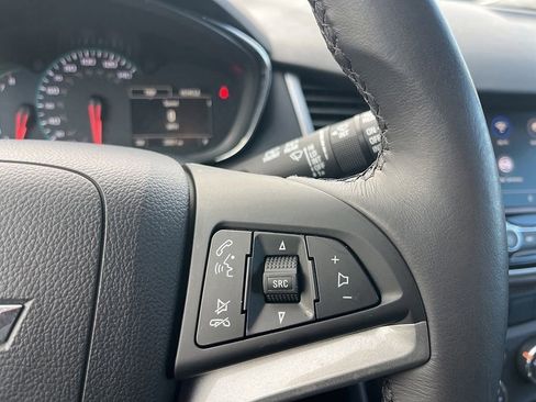 Used 2022 Chevrolet Trax LT w/ LT Convenience Package image 30