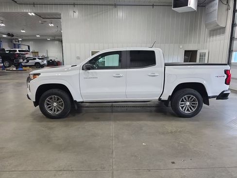 Used 2024 Chevrolet Colorado LT w/ LT Convenience Package II AWD/4WD image 5