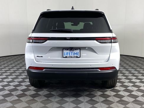 New 2026 Jeep Grand Cherokee Altitude AWD/4WD image 17