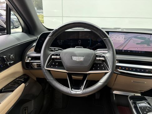 Certified 2024 Cadillac Lyriq Luxury w/ Nappa Leather Package AWD/4WD image 18
