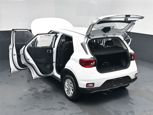 New 2025 Hyundai Venue SE image 15