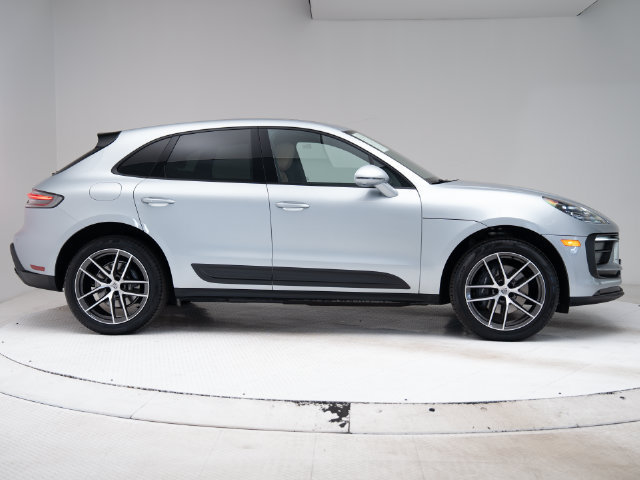 Certified 2026 Porsche Macan AWD/4WD image 32