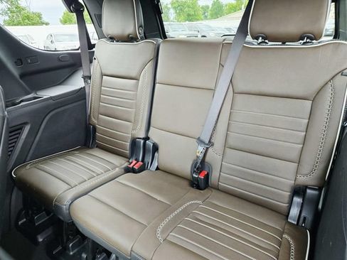 Used 2025 GMC Yukon Denali Ultimate AWD/4WD image 12