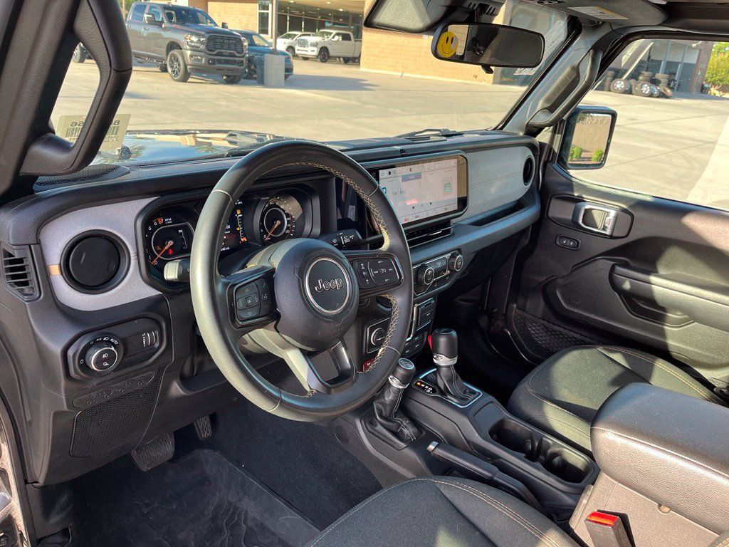 Used 2024 Jeep Gladiator Sport AWD/4WD image 13