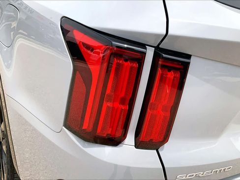 Certified 2023 Kia Sorento SX AWD/4WD image 32