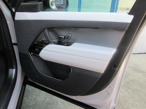 Used 2024 Land Rover Range Rover Sport SE image 19