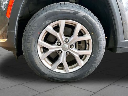 Used 2022 Jeep Grand Cherokee L Limited RWD image 11