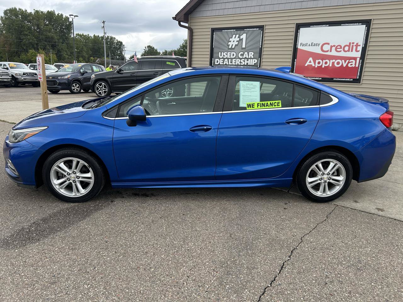 Used 2018 Chevrolet Cruze LT w/ Convenience Package FWD image 8