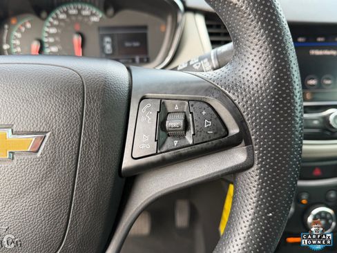 Used 2021 Chevrolet Trax LS image 31