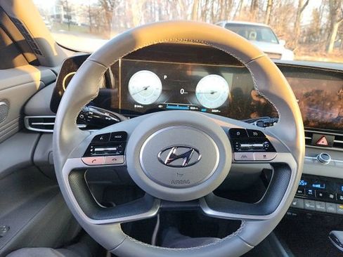 Used 2023 Hyundai Elantra SEL w/ Convenience Package image 19